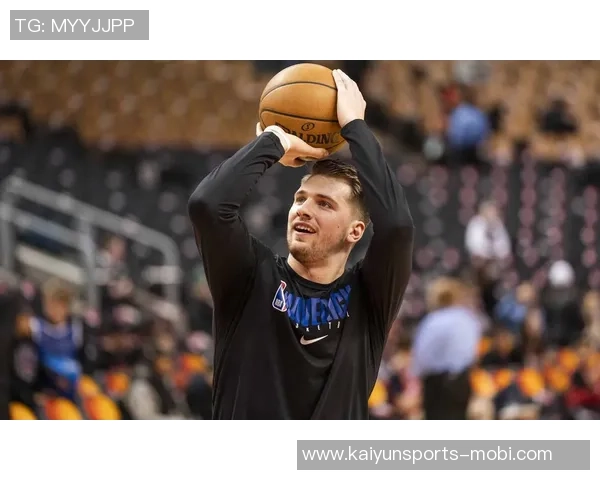 东契奇回应里夫斯质疑称其从未扣篮直言对方只是个喷子