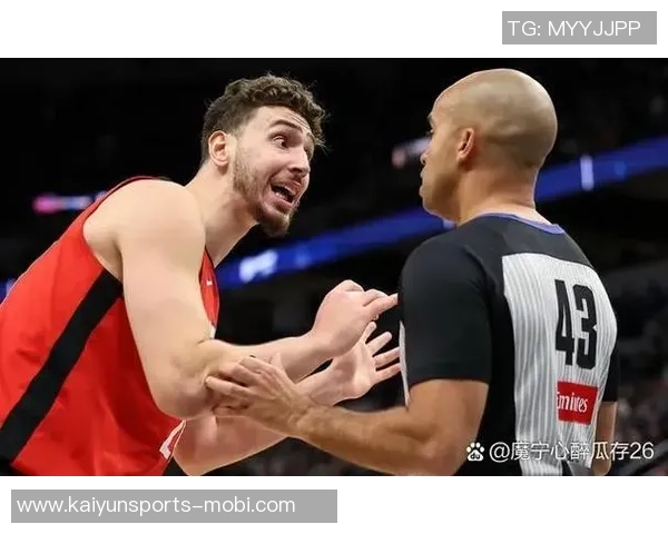 华子半场火力全开三分球连中三记贡献19分5板2助却有6次失误令人遗憾 华子半场火力全开三分球连中三记贡献19分5板2助却有6次失误令人遗憾